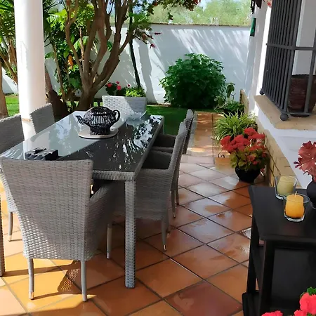 Grande Con Piscina Parejas Y Familias